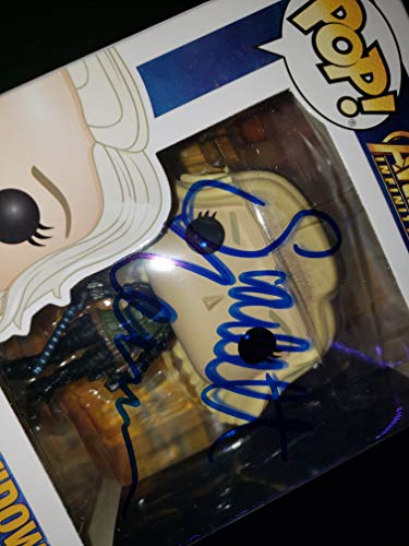 3 SCARLETT+JOHANSSON+Autographed+Avengers+Infinity