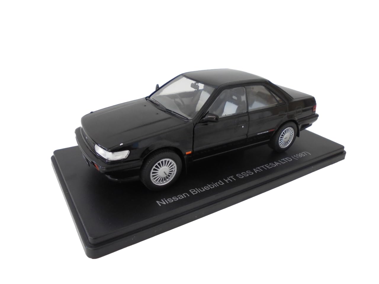OPO 10 - 1/24 miniature car compatible with NISSAN Bluebird HT SSS ATTESA LTD (1987) - Diecast model car VQJ183