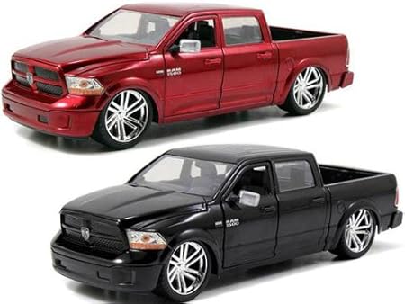 Amazon Jada 14 Ram 1500 ピックアップトラック カスタムエディション ブラック レッド 2台セット Just Trucksシリーズ 1 24 ダイキャストモデルカーズ ミニカー ダイキャストカー おもちゃ