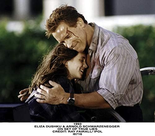 Amazon Com Arnold Schwarzenegger And Eliza Dushku On The Set Of True Lies Photo Print 10 X 8 Posters Prints