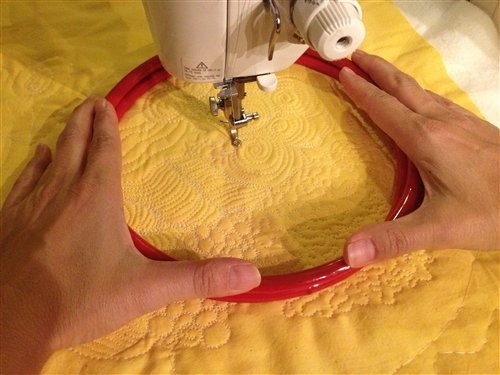 Quilt halo - free motion quilting tool