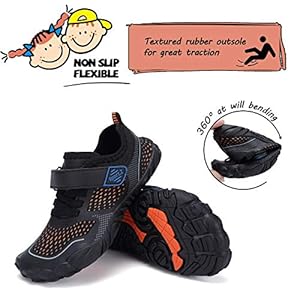 IceUnicorn Kinder Traillaufschuhe Barfußschuhe Mädchen Jungen Atmungsaktiv rutschfest Wanderschuhe Sportschuhe Laufschuhe Strandschuhe(02 Schwarz, 24EU) 4 Schnorchelmasken 51vg2MXXwWL. SS300 Obermaterial: Das Obermaterial besteht aus hochelastischem Stoff mit guter Atmungsaktivität und schneller Trocknung und hohem Tragekomfort ohne Verformungen.
Innenmaterial: Perfekt zum Strand, Surfen, Bootfahren, Radfahren, Joggen, Wandern, Angeln, und für andere Indoor und Outdoor Aktivitäten.
Sohle: Gummi. Das rutschfeste TPR-Material schützt das Baby und die natürliche Form ist auf Wachstum und Entwicklung des Babys ausgelegt.