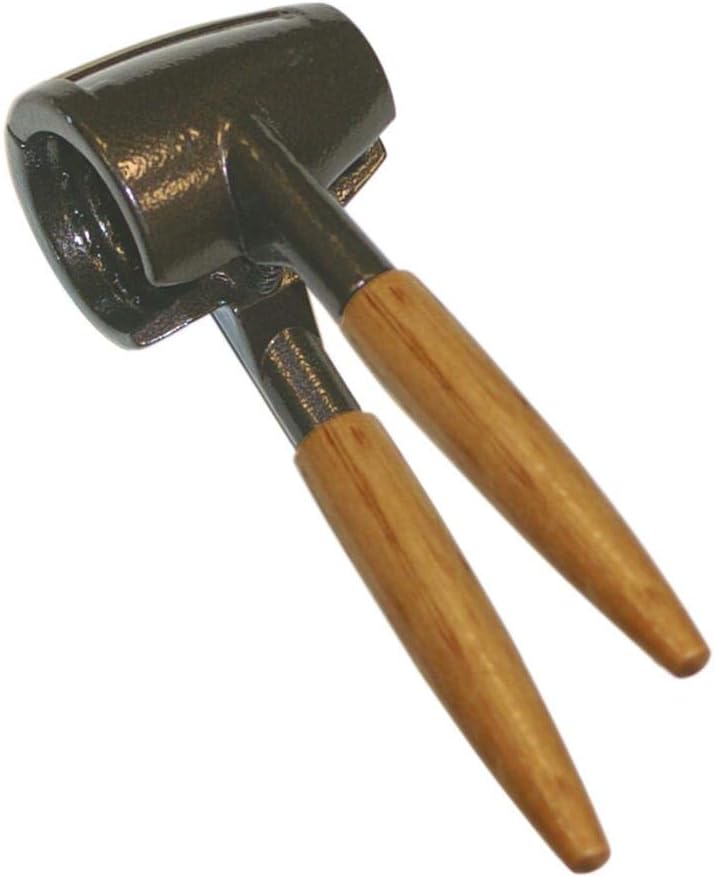 culinarionut cracker with wooden handle