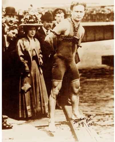 Photographs - DS Decor Photos Quality Digital Print of a Vintage Photograph - Harry Houdini on New York Pier, 1909. Sepia Tone 5''x7''