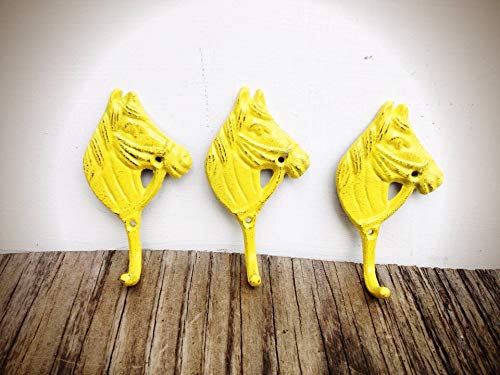Modern Farmhouse Style Horse Wall Hooks – Rustic Entryway Storage for Coats and Keys – Home Décor in Bright Yellow