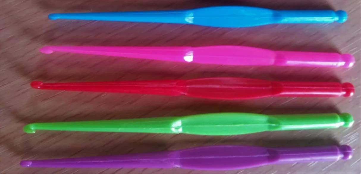 ShredAstic 5 Mini Replacement Plastic Hooks. Loom Band Accessories