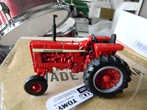 1/64 Farmall Toy Tractor LOOSE