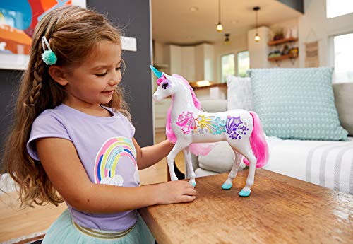 Barbie Einhorn, Dreamtopia Brush 'N Sparkle Unicorn, Barbie Zubehör mit magischer Bürste für 4 Licht-und Soundeffekte, Batterien nicht enthalten, Spielzeug ab 3 Jahre, GFH60 – Bild 3