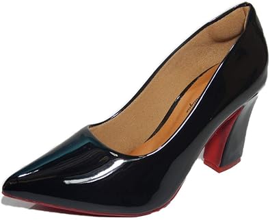 scarpin preto com sola vermelha