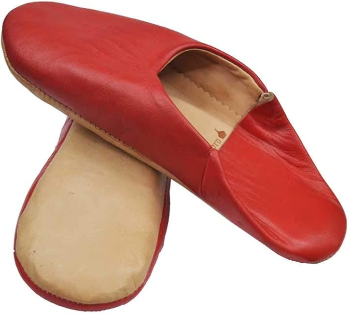 Moroccan slipper for women is made of leather and natural leather by