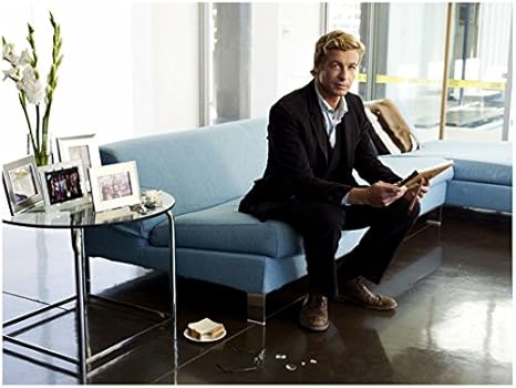 The Mentalist 8 X 10 Photo Simon Baker Patrick Jane Sitting On