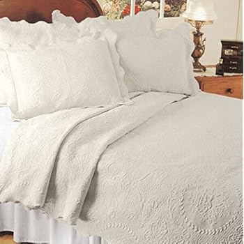 Amazon.com: English Rose Matelasse Coverlet, Twin, Ivory