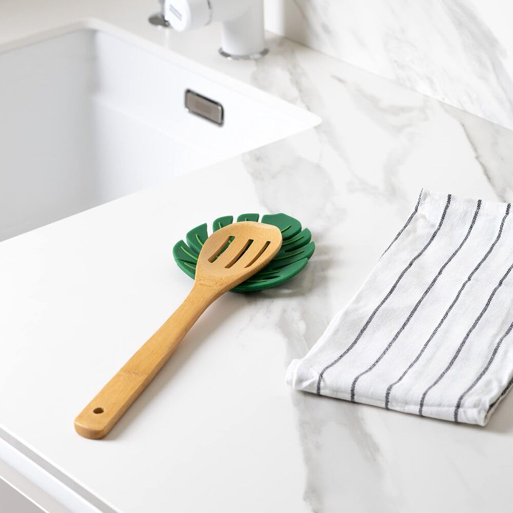 FISURA - Original Spoon Holder - Leaf Shaped, Silicone Spoon Rest Kitchen, Green Utensil Rest, 11.5 x 11.5 cm