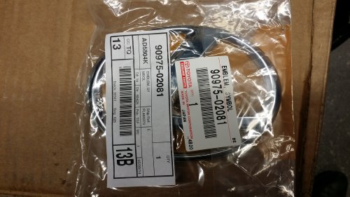 Toyota Emblem - 90975-02081