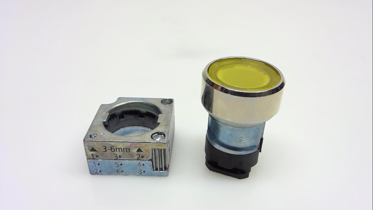 Siemens 3SB3501-0AA31 22MM Metal Round Actuator: Illuminated PUSHBUTTON with Flat Button ILLUMINABLE INCL. Holder for 3 Elements with Holder Yellow, White