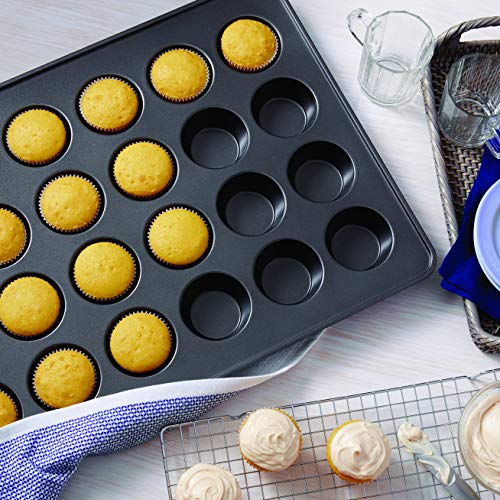 2 Wilton+Non+Stick+Muffin+Cupcake+Baking