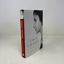 洋書 Coco Chanel: Friends Fashion Fame The World of Coco Chanel: Friends, Fashion, Fame: Amazon.co