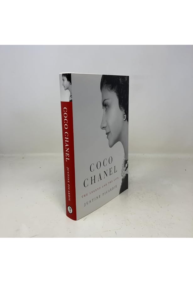 Coco Chanel: An Intimate Life: Chaney, Lisa: 9780670023097: Amazon