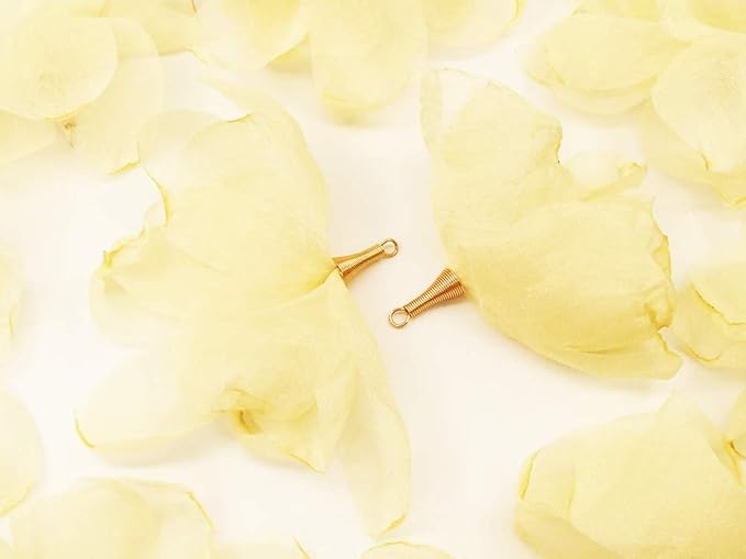 Amazon ファイニエ フラワータッセル おおきい炙り花びら キスカ色 10個 タッセルパーツ ピアスイヤリングのチャーム等に フラワー アクセサリーパーツ Ap1491 アクセサリーパーツ 通販