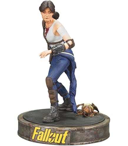 Amazon.com: Dark Horse Comics Fallout (TV Series): Maximus Figure