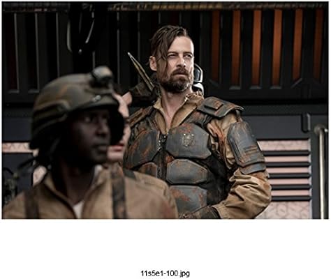 The 100 Zach Mcgowan As King Roan Standing Tall Looking Handsome 8 X 10 Inch Photo At Amazon S Entertainment Collectibles Store