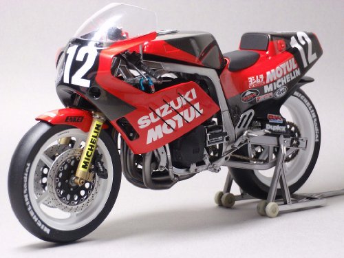 Fujimi 1/12 GSX-R750 TT-FI Racing Bike