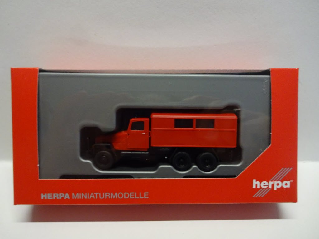 herpa IFA G5 pick-up truck firefighter