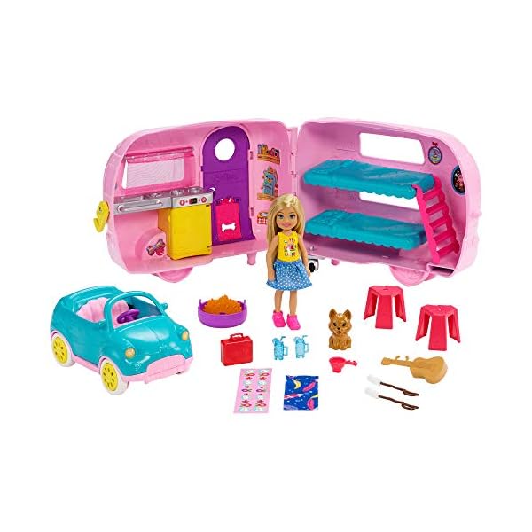 Barbie Chelsea Serie, Chelsea Auto und Camper Set mit 10+ Barbie Camping Accessoires, 1x Chelsea Puppe, Teal Auto und Pink Mini Camper, Geschenke für Kinder ab 3 Jahren,FXG90