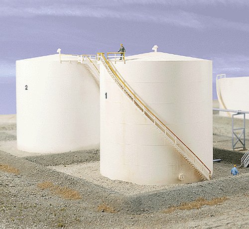 Walthers Cornerstone HO Scale Tall Oil Storage Tank Kit with Berm
