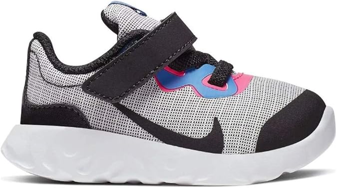 nike explore strada on feet