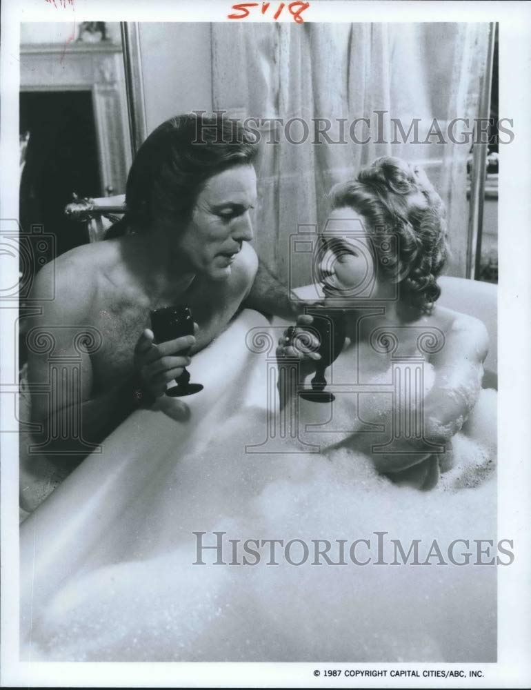 Historic Images - 1987 Press Photo Richard Chamberlain and Faye Dunaway in Casanova