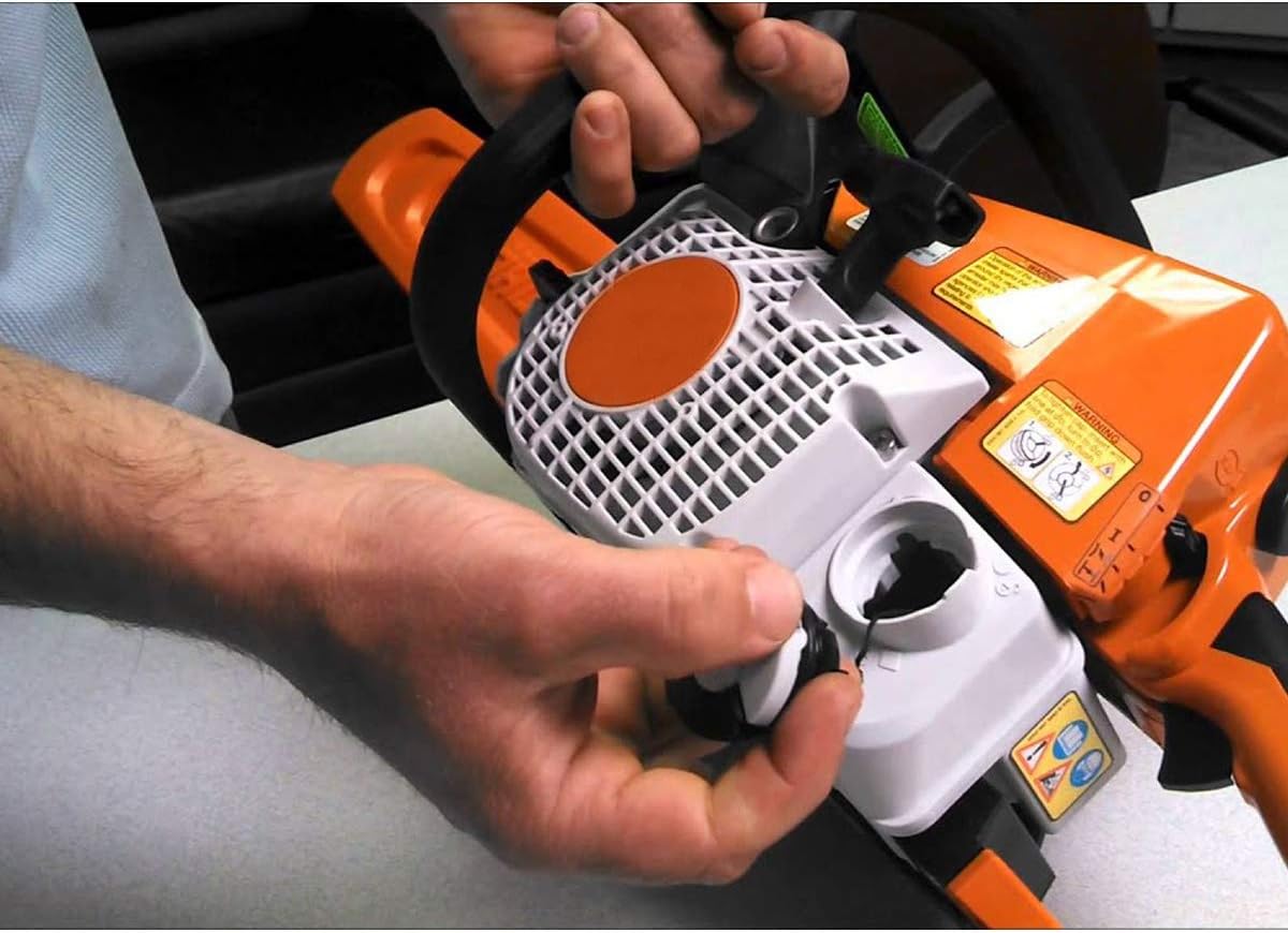 Регулировка карбюратора штиль 250. Бензопила stihl ms 250. Штиль. Штиль 180 масляный канал. Stihl ms 250 бензопила заводим.