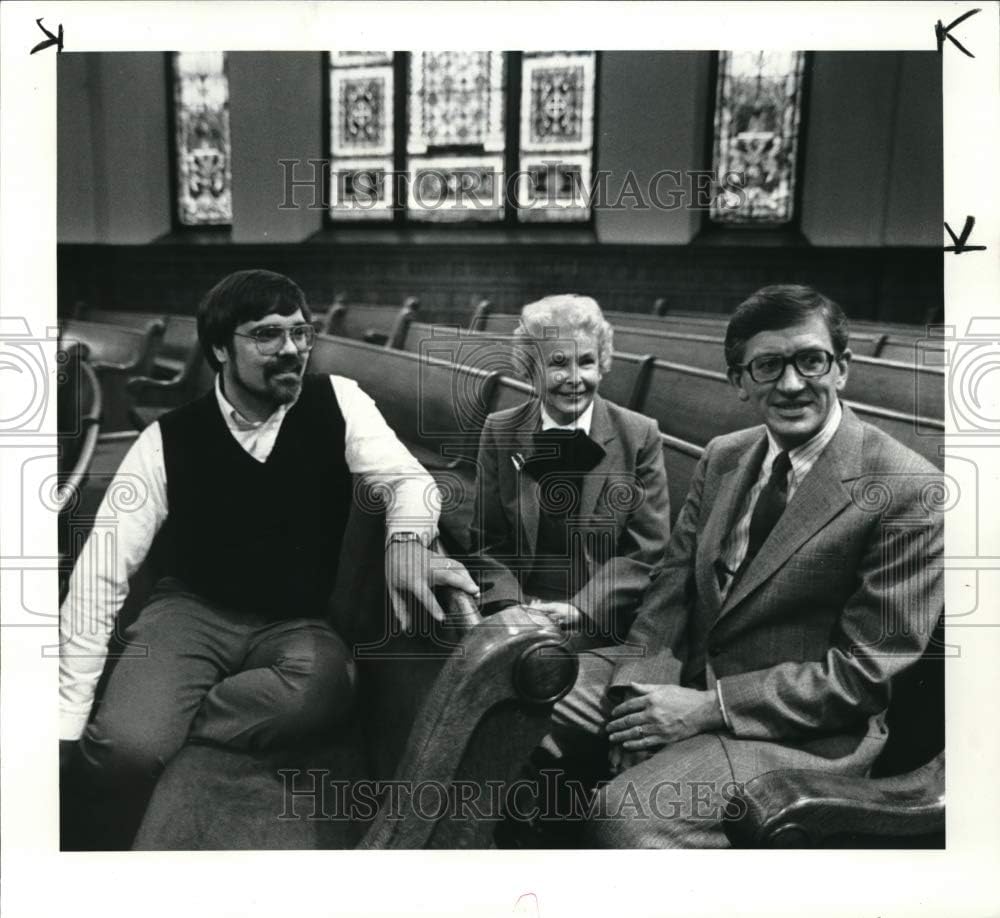 Historic Images 1984 Press Photo Rev.Robert P Hoover at Missillon's Central Presbyterian Church 8x8.75