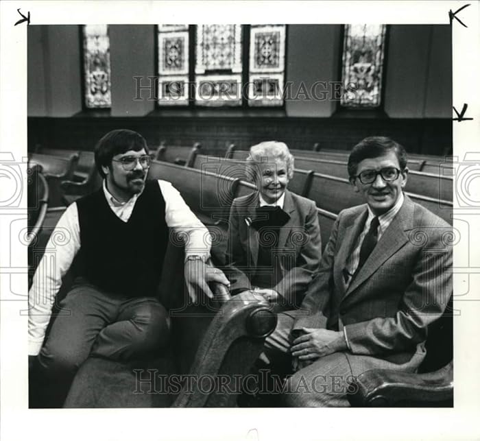 Historic Images 1984 Press Photo Rev.Robert P Hoover at Missillon's Central Presbyterian Church 8x8.75