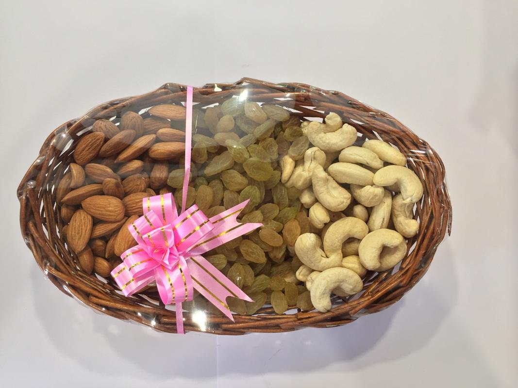 shivram peshawari bros diwali tokri with 300 grams dry fruits pack of 1 amazon in grocery gourmet foods shivram peshawari bros diwali tokri