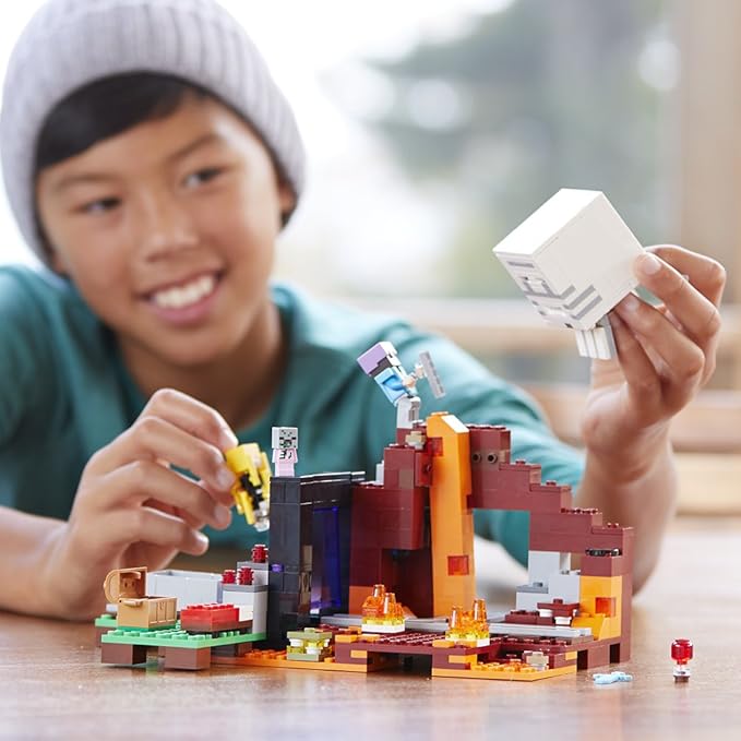 Amazon Co Jp Lego マインクラフト ネザーポータル 組み立てキット 470ピース おもちゃ