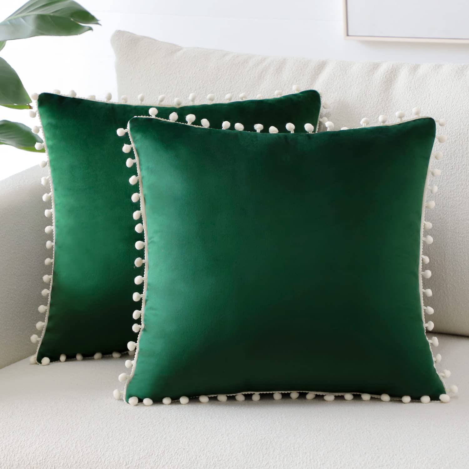 Sungeek Pack of 2 Decorative Cushion Covers Soft Velvet Pompoms Pillow Covers with Invisible Zipper Square Home Decor Throw Pillow Cases for Sofa Bedroom Living Room 40x40cm Dark Green
