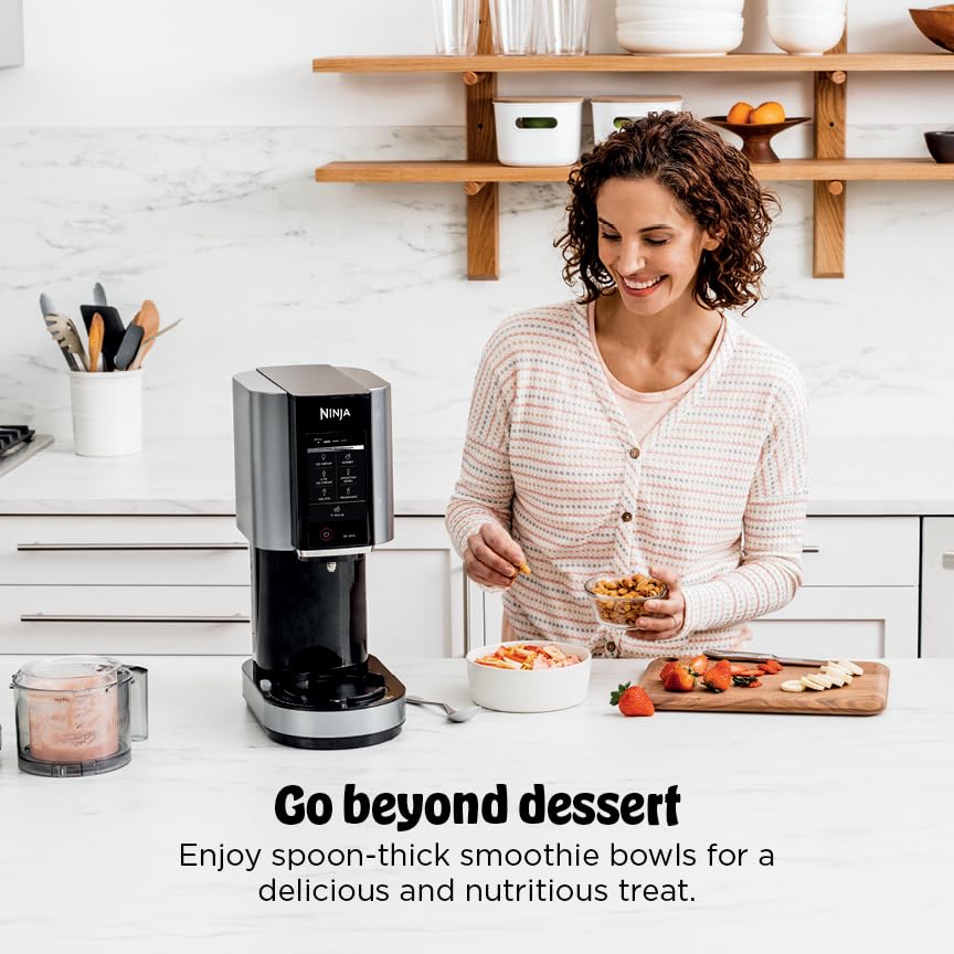 Ninja NC301 CREAMi máquina para hacer helados, para helados, mezclas, batidos, sorbetes, tazones para batidos y más, 7 programas de un solo toque, con (2) recipientes de pinta y tapas, tamaño compacto, perfecto para niños, plateado
