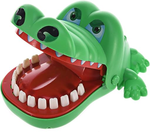 Amazon 面白いおもちゃ ワニの噛み指ゲーム 楽しいおもちゃ 2歳から5歳以上の子供に最適 面白いおもちゃ ノベルティトイ グリーン ジョーク どっきり おもちゃ