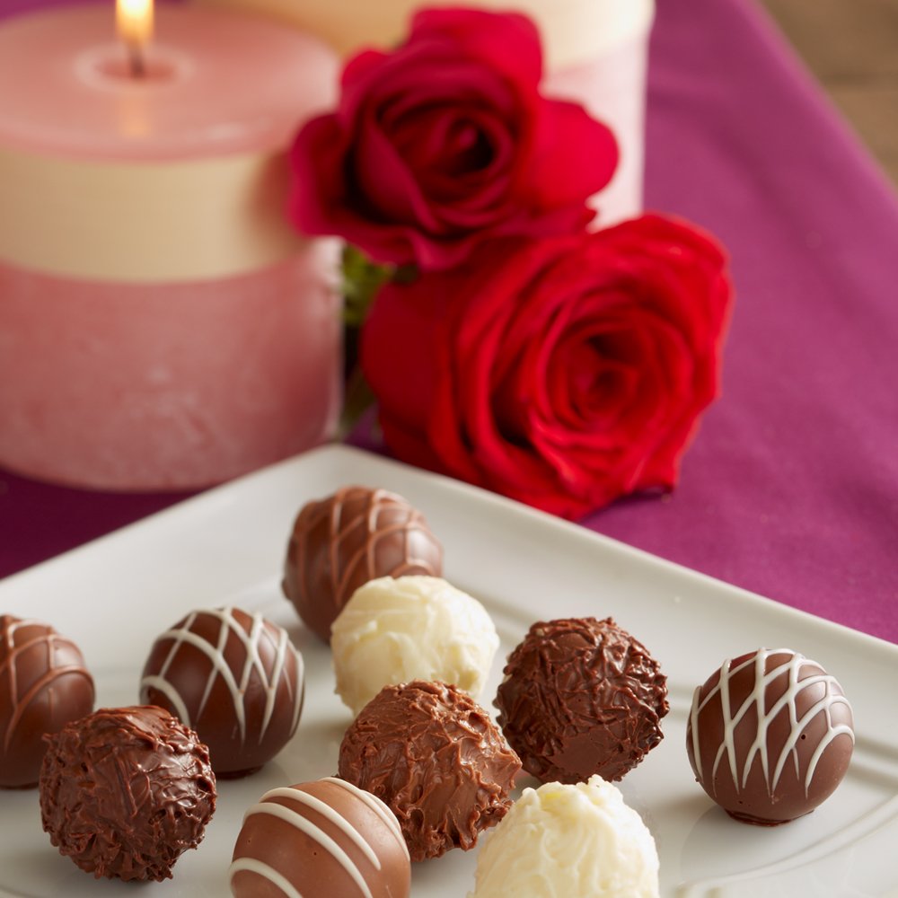 Lindt Assorted Chocolate Gourmet Truffles, Gift Box, Kosher, 7.3 Ounce