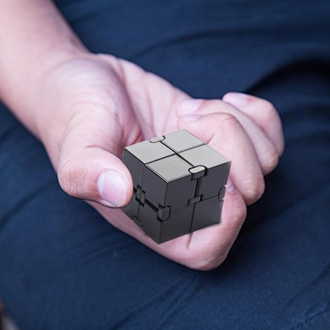 Infinity fidget cube