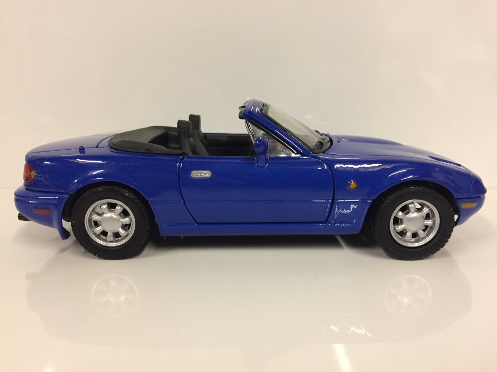motor max dark blue mazda MX5 miata car 1.24 scale