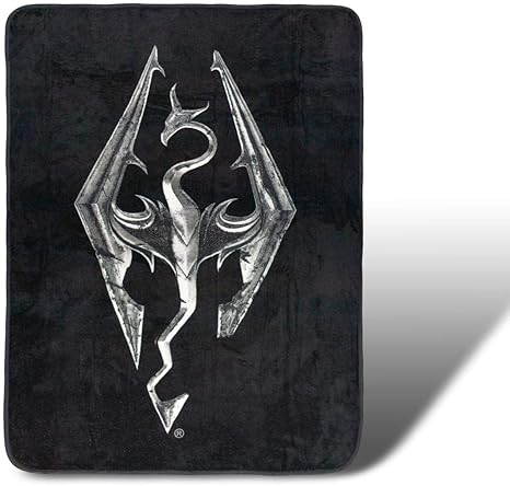 Amazon Com Skyrim Collectibles Skyrim Dragon Emblem Fleece Throw Blanket 45 X 60 Home Kitchen