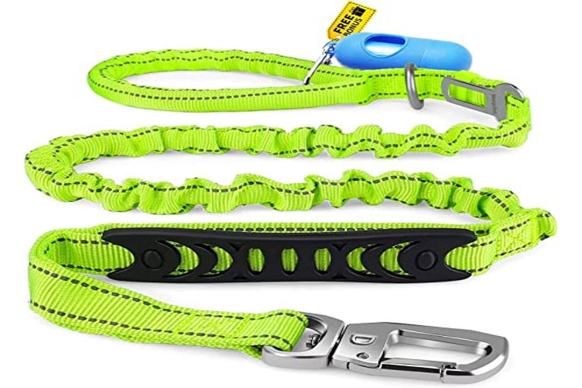 morpilot Elastic Dog Leash, Strong Leash with Dog Seat Belt & Soft Handle for Medium and Large Dogs, Reflective Leash for Pets for Safe Walking at Night with Dogs + Trash Bag (Green)