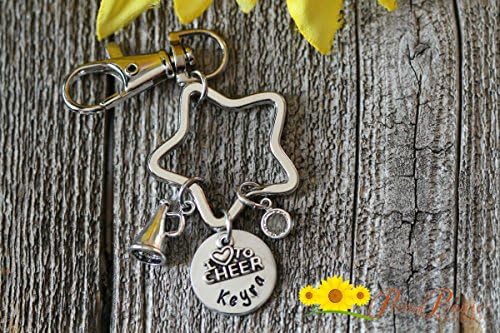 Cheer Gift Ideas - Cheer Keychain - Cheerleader Dad - Team Coach Gift - Cheer Bag Teams - Yell Leader Star Keychain - I love to Cheer Charm