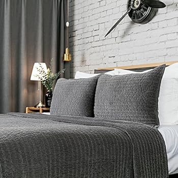 Amazon.com: Brielle Premium Heavy Velvet Quilt Set with