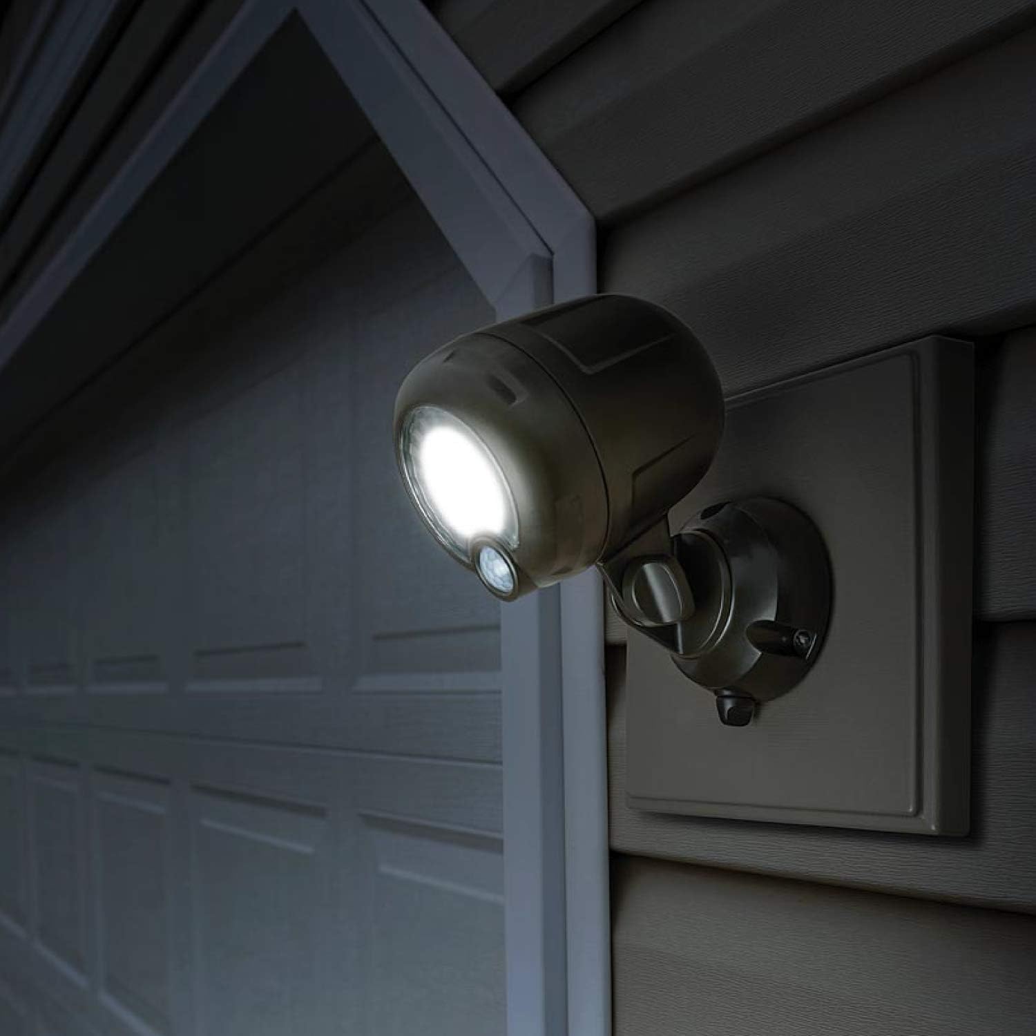 Mr. Beams MB360XT-Brn-01-00 Wireless 200 Lm Battery-Operated Outdoor Motion-Sensor-Activated LED Spotlight, Brown - - 