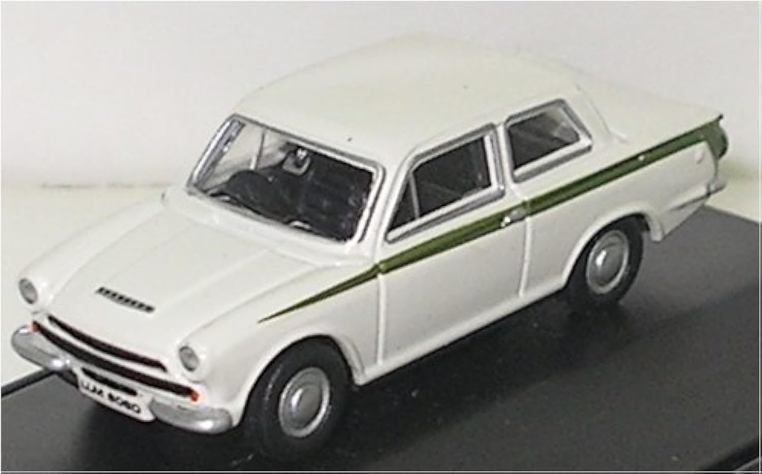 Oxford Diecast 1:76 Cortina MK I White Collectable model 76COR1001