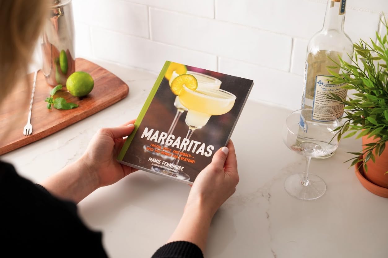 Margaritas: Frozen, Spicy, and Bubbly - Over 100 Drinks for Everyone! (Shake Up Your Margarita Game With Frozen, Neat, And On-the-Rocks Recipes) (The Art of Entertaining) Margaritas: Frozen, Spicy, and Bubbly - Over 100 Drinks for Everyone! (Shake Up Your Margarita Game With Frozen, Neat, And On-the-Rocks Recipes) (The Art of Entertaining) Paperback