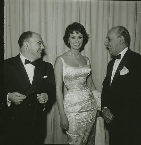 Celebrity Photos Sophia Loren And Carlo Ponti Wearing Evening Wear Photo Print 20 32 X 25 40 Cm Amazon De Kuche Haushalt